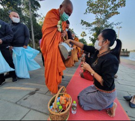 กิจกรรม ศรีสะเกษพร้อมใจ นุ่งไทยใส่บาตร ทำความดี วิถีพอเพียง